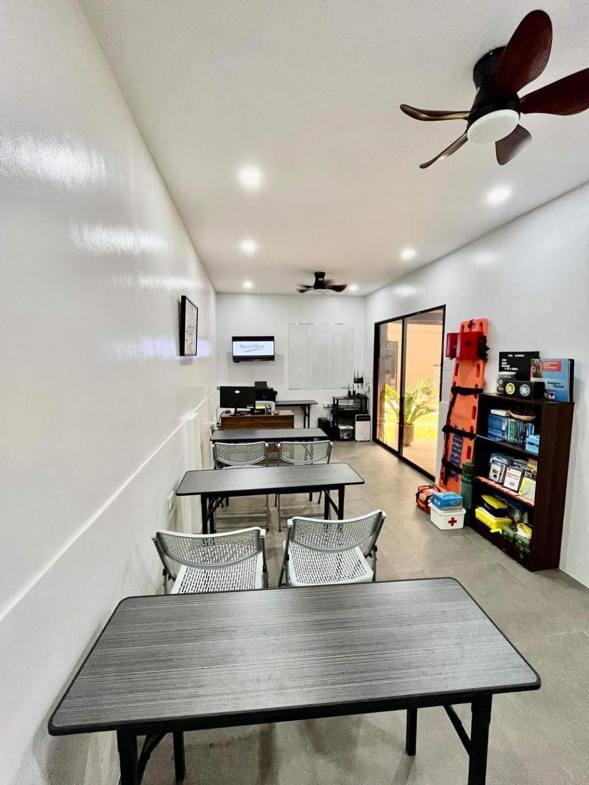 Southseas Beach Resort And Dive Center Santander Eksteriør bilde